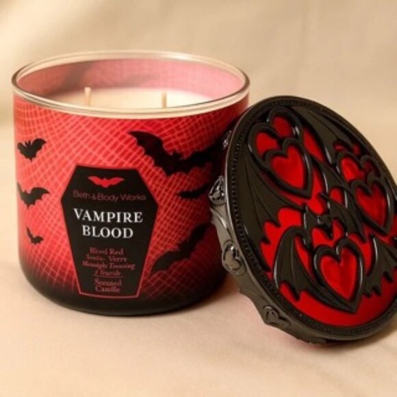 BBW 3 Wick Scented Candle Vampire Blood Hearts and Bats Glass Lid 2025 New OOS - Picture 10 of 10